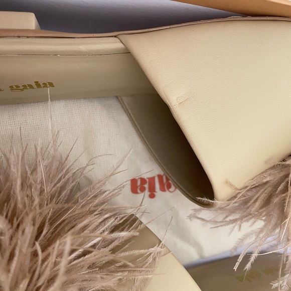 Cult Gaia Ray Neutral Tan Ostrich Feathers Miles Flats SZ 9.5/39.5 - Picture 13 of 15